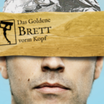 Vorschaubild: Das Goldene Brett 2023 - Gesicht mit goldenem Brett vor dem Kopf, Sujet ohne Störer